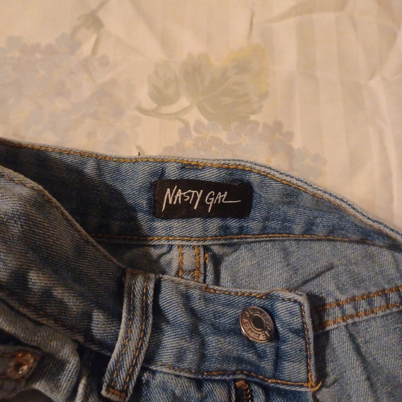 Nasty Gal distressed high-waisted jeans - Picture 6 of 7